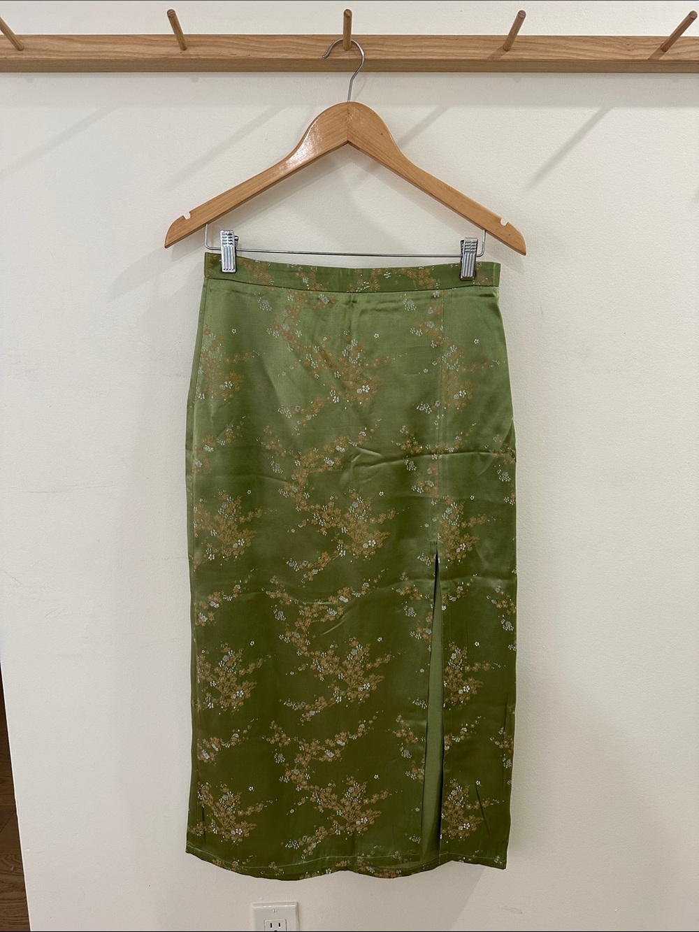 Park & Fifth Satin Green Floral Midi Skirt with Slit